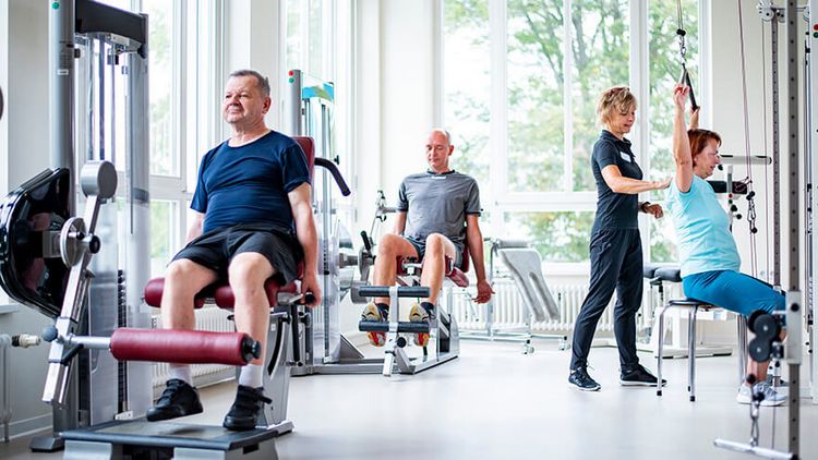 Patientengruppe bei der medizinischen Trainingstherapie