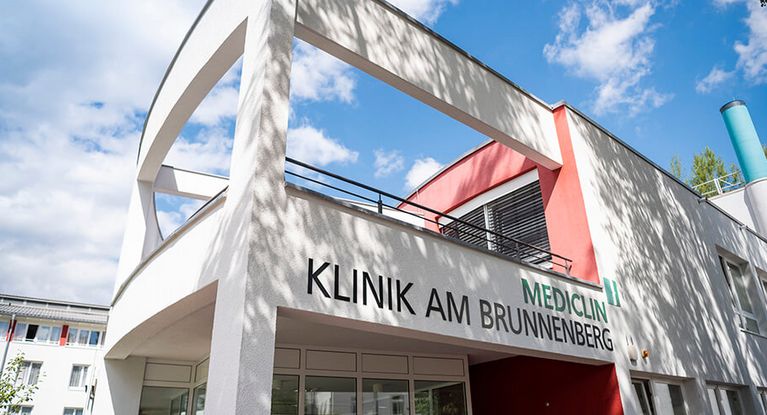 Klinikeingang MEDICLIN Klinik am Brunnenberg