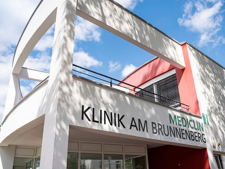 Klinikeingang MEDICLIN Klinik am Brunnenberg
